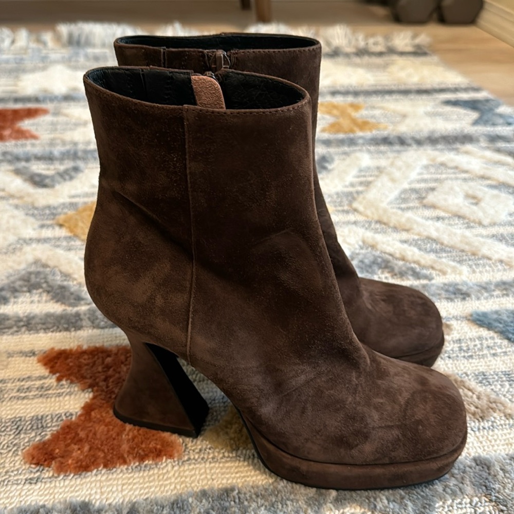 Jeffrey Campbell Humanity Brown Suede Platform Booties Fluted Heel NWT Size 7 - Picture 2 of 7